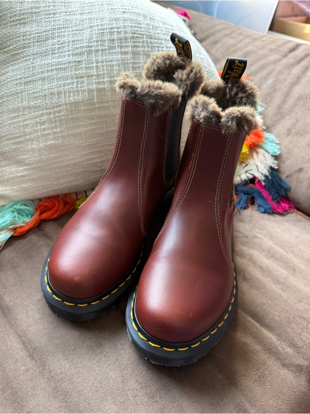 Like New Dr. Martens Women’s 2976 LEONORE FAUX FUR LINED CHELSEA BOOTS SIZE US6